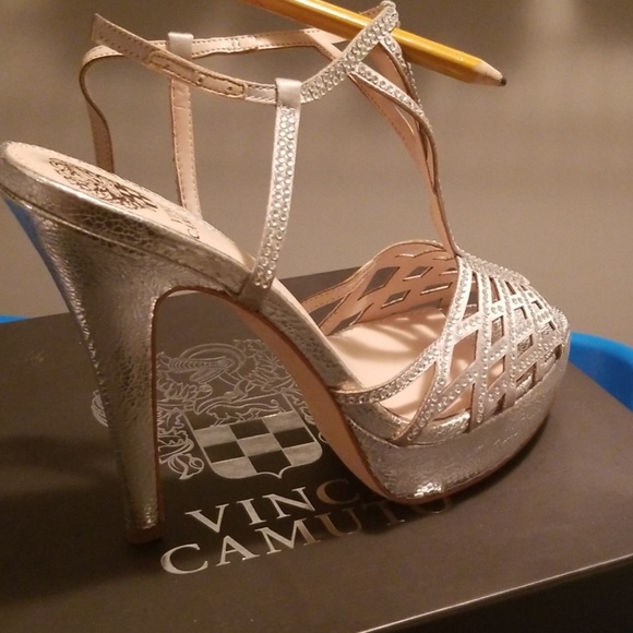 Vince camuto - Picture 2 of 4